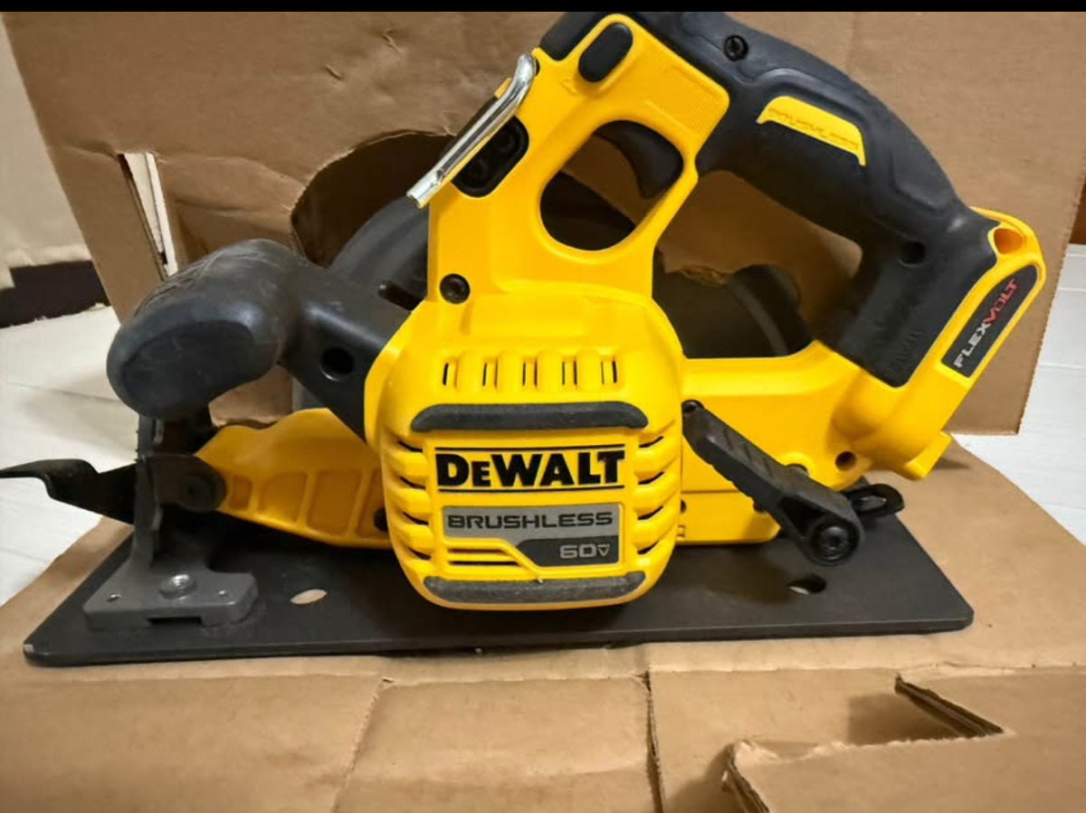 New Dewalt 60V Flexvolt Circular Saw 7-1/4 ( Tool only) non retail packing