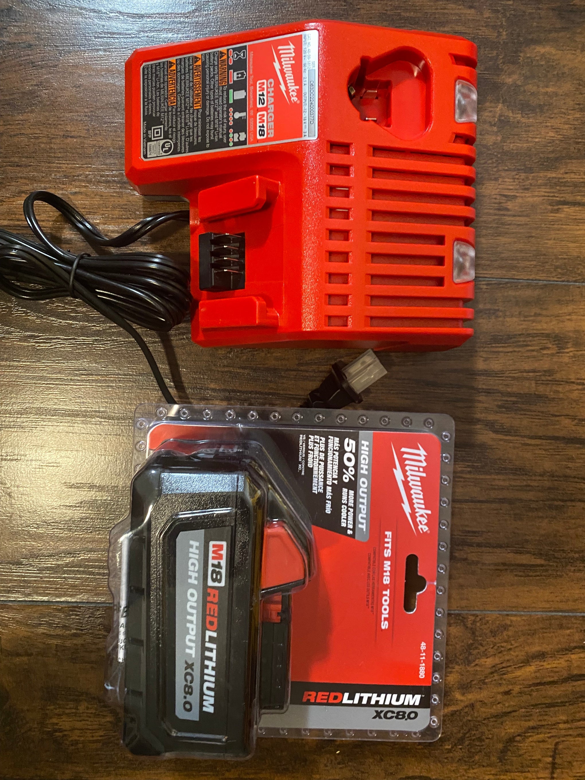 Milwaukee M18 Battery 8.0 High Output w Charger M18