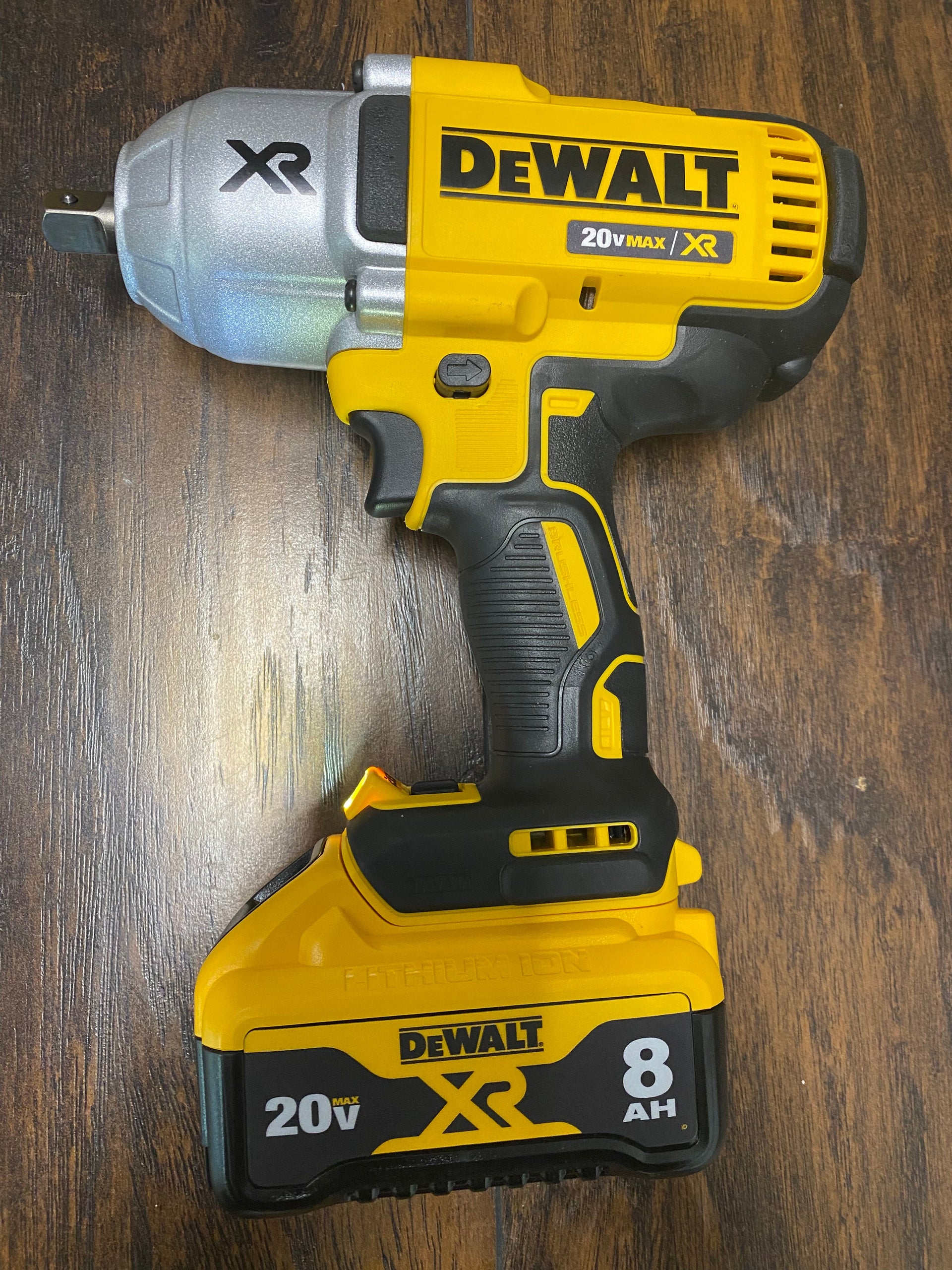 Open box Dewalt 20v XR High Tourque DCF899 Impact Wrench 1/2 Detent Pin w Battery 8.0