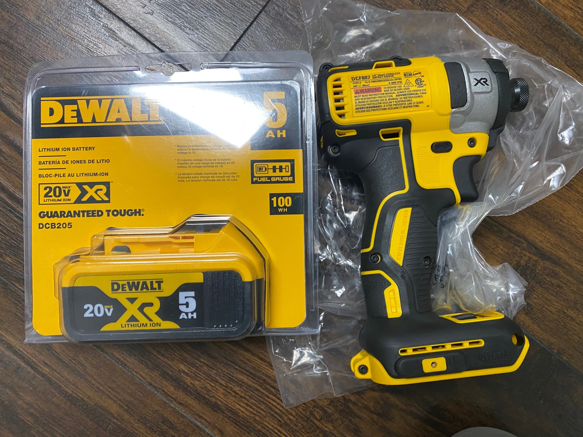 Open Box Dewalt 20V XR Impact 1/4 DCF887 - 3 Speed with Battery XR 5.0